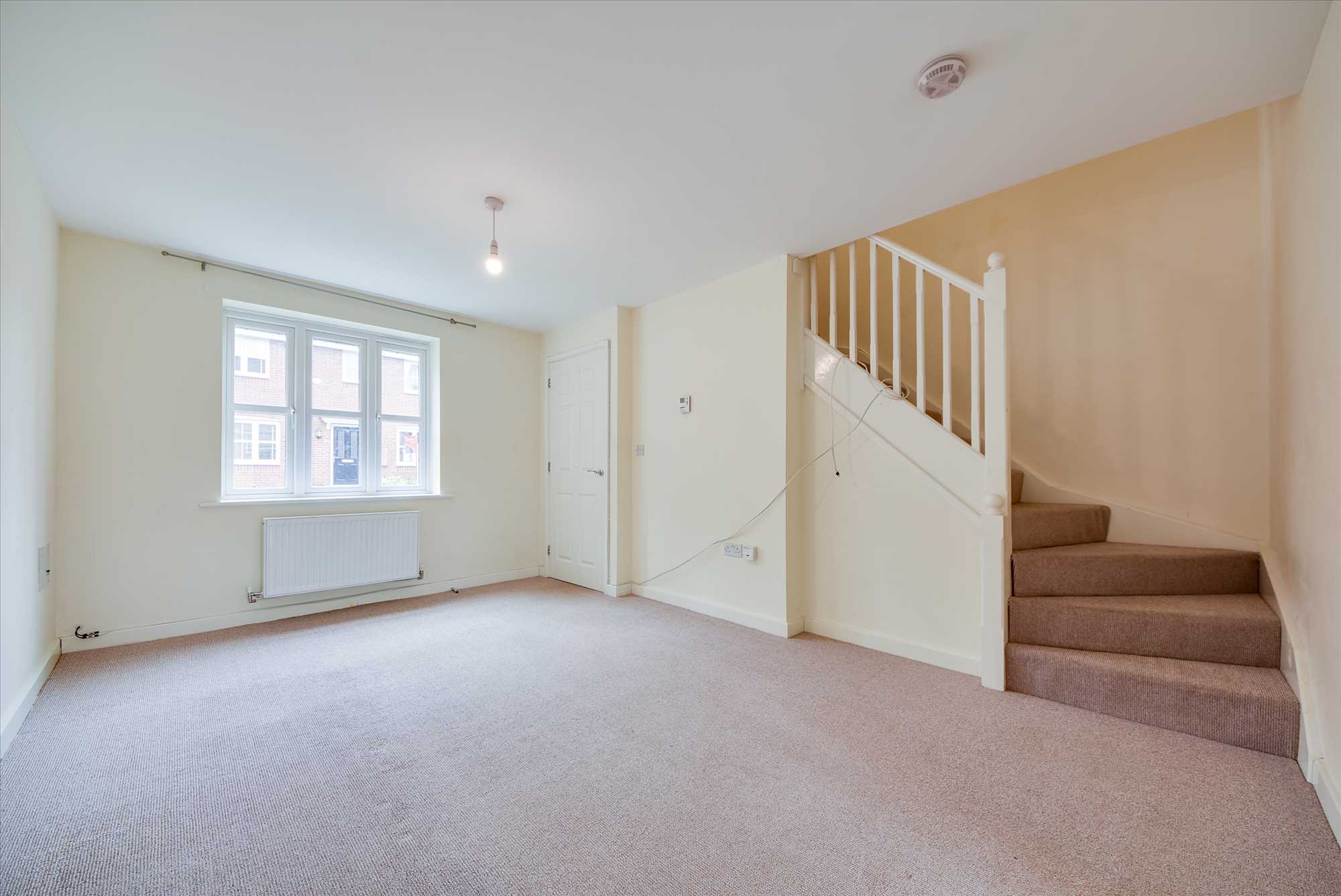 Wardens Lane, Irthlingborough, NN9 5UB - Picture 2