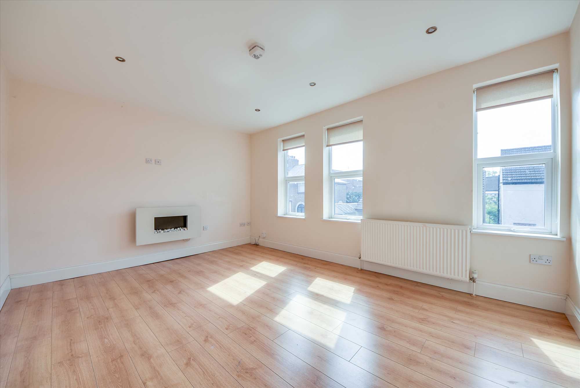 Trafalgar Road, Kettering, NN16 8DD - Picture 2