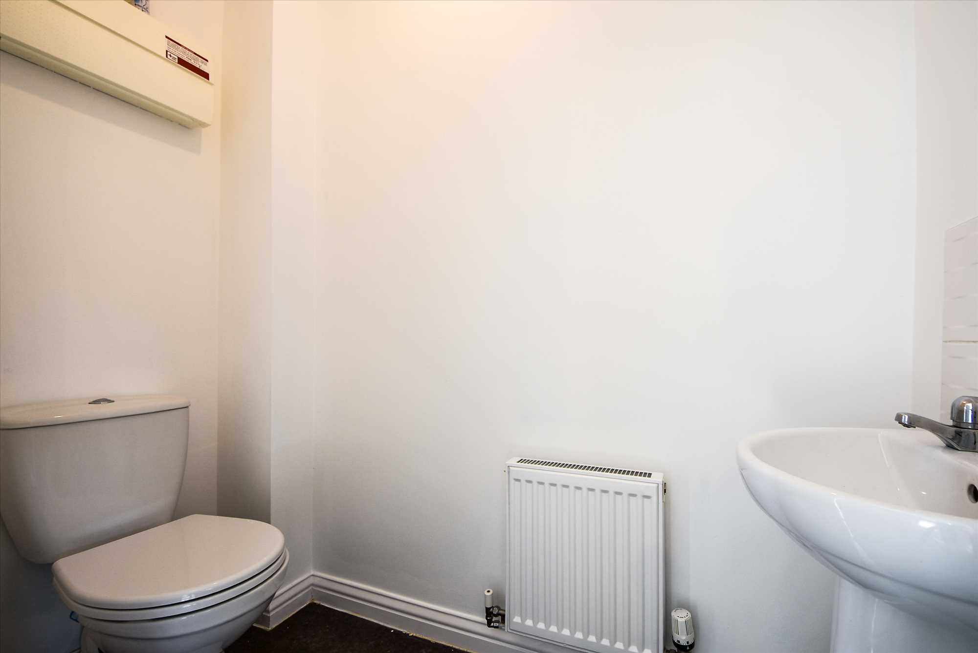 St Rochus Drive, Wellingborough, NN8 2QN - Picture 5