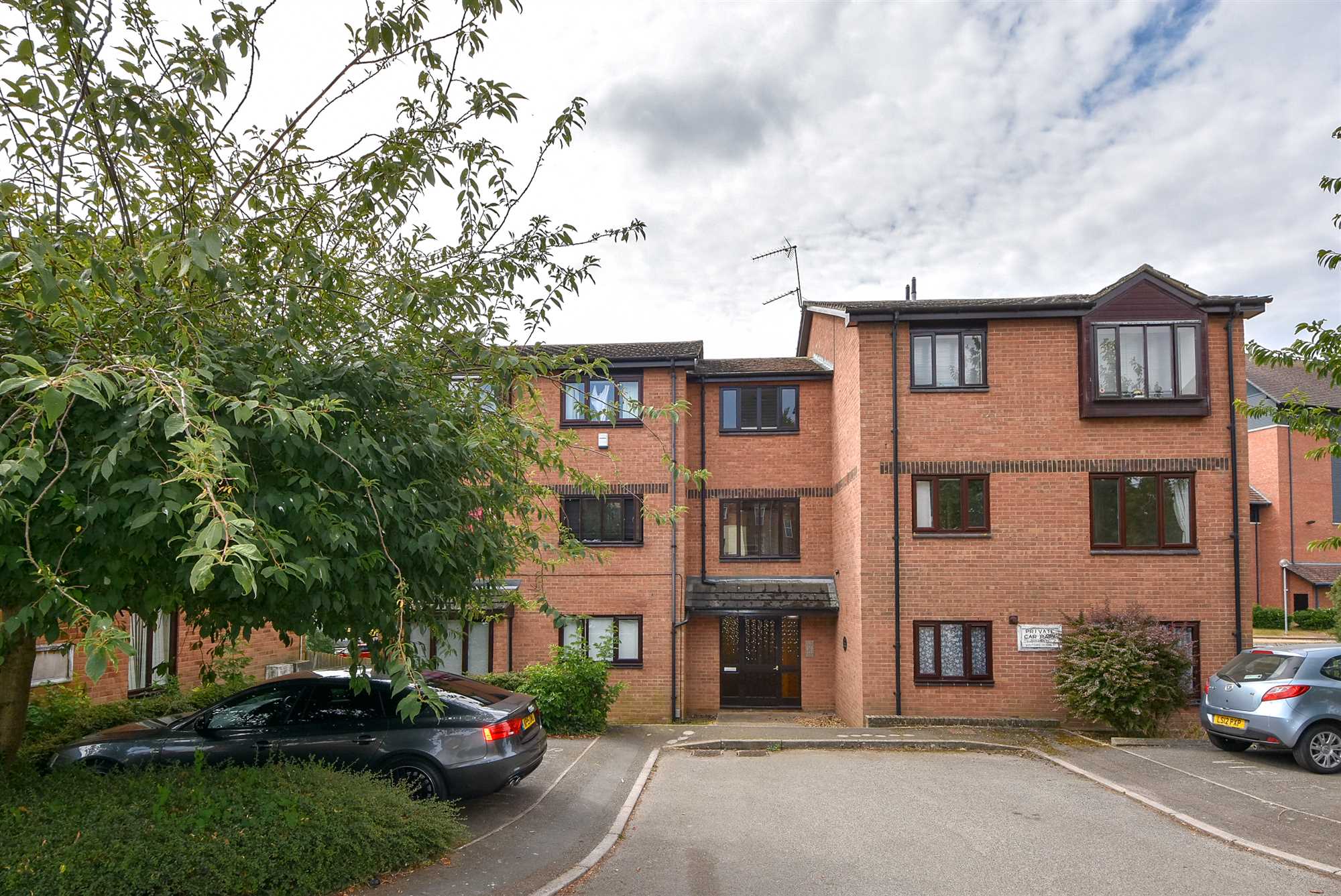 Castle Mews, Wellingborough, Northants, NN8 1NX - Picture 1