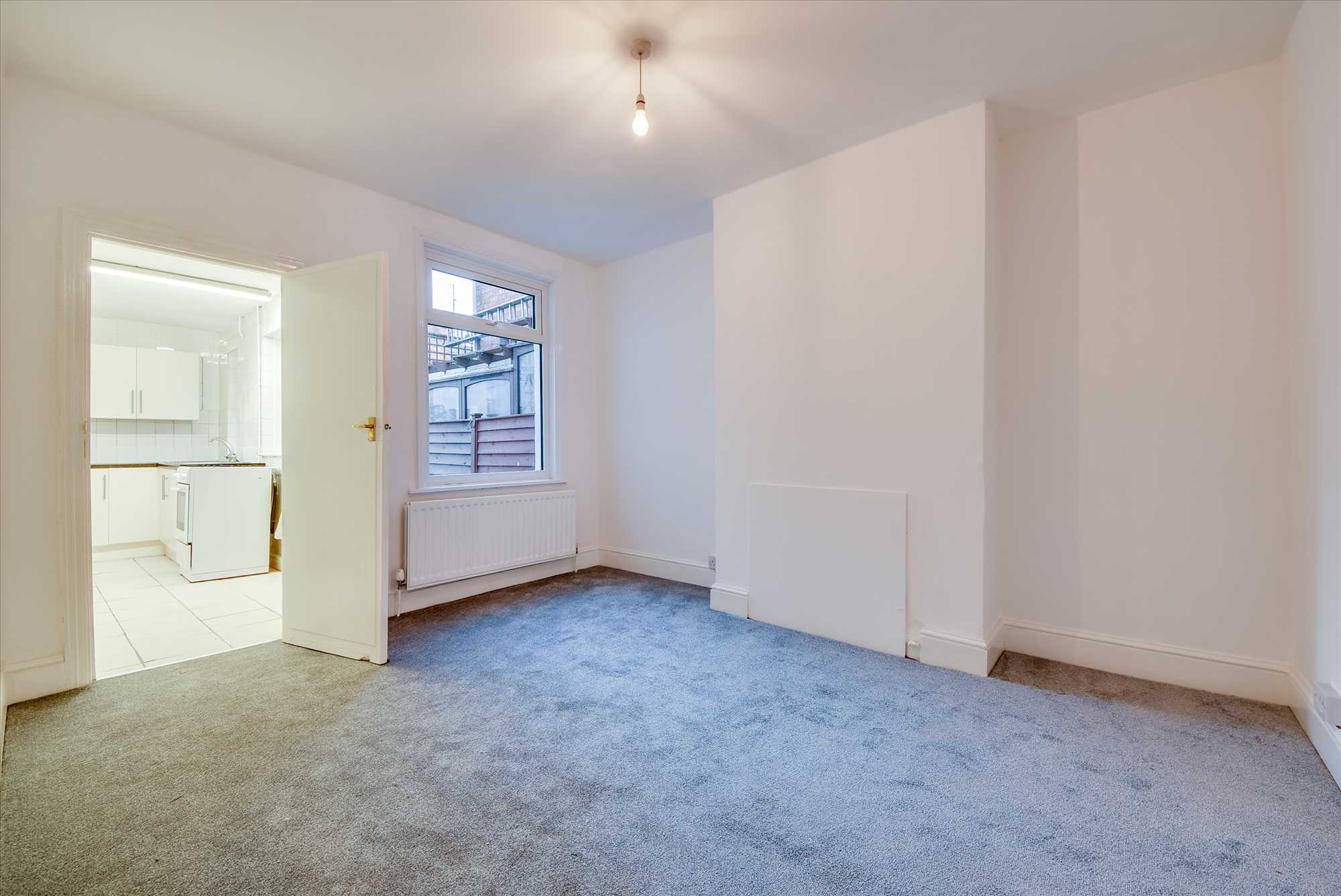 Alexandra Road, Wellingborough, NN8 1EF - Picture 3