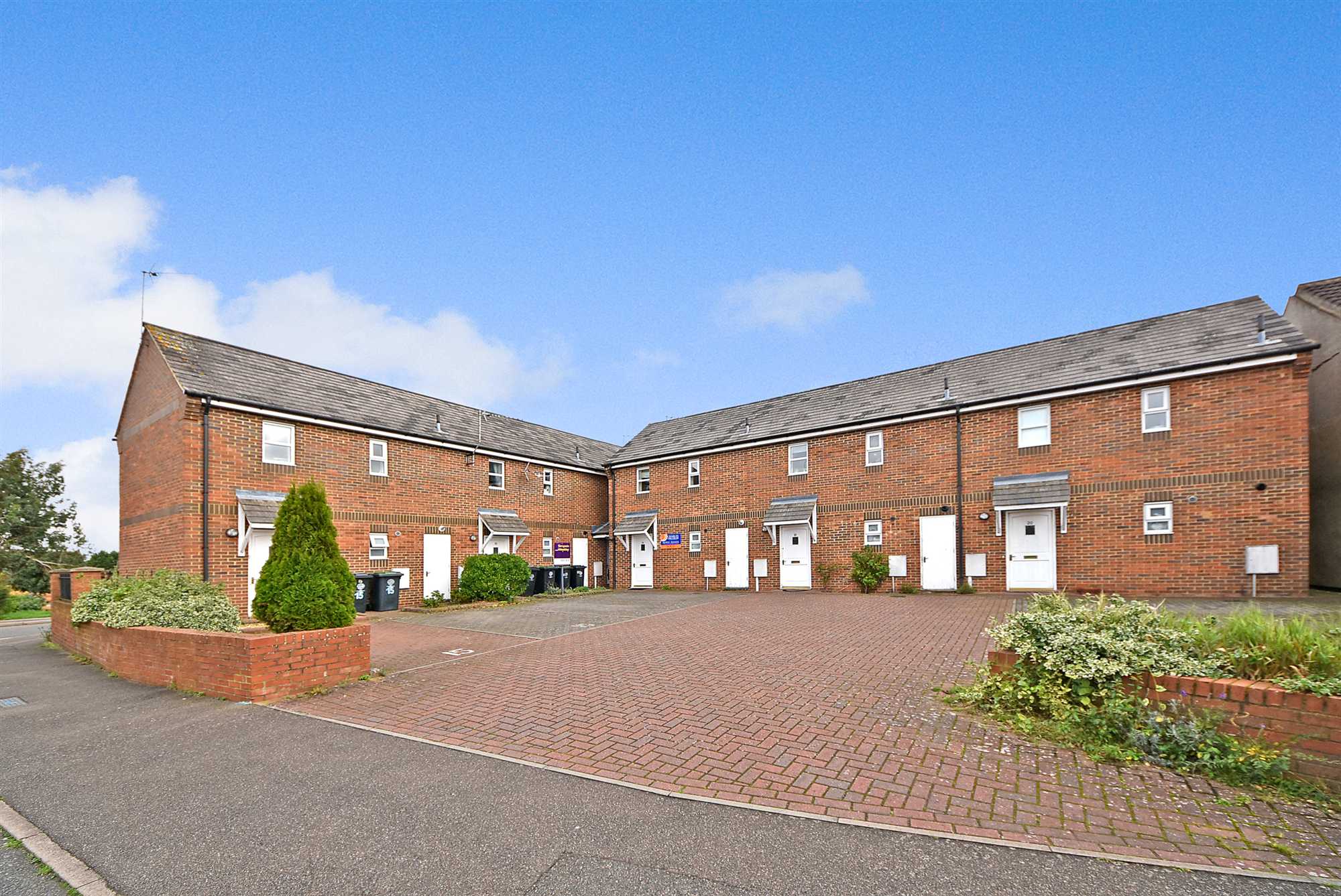 Warmonds Hill, Higham Ferrers, NN10 8AR - Picture 1