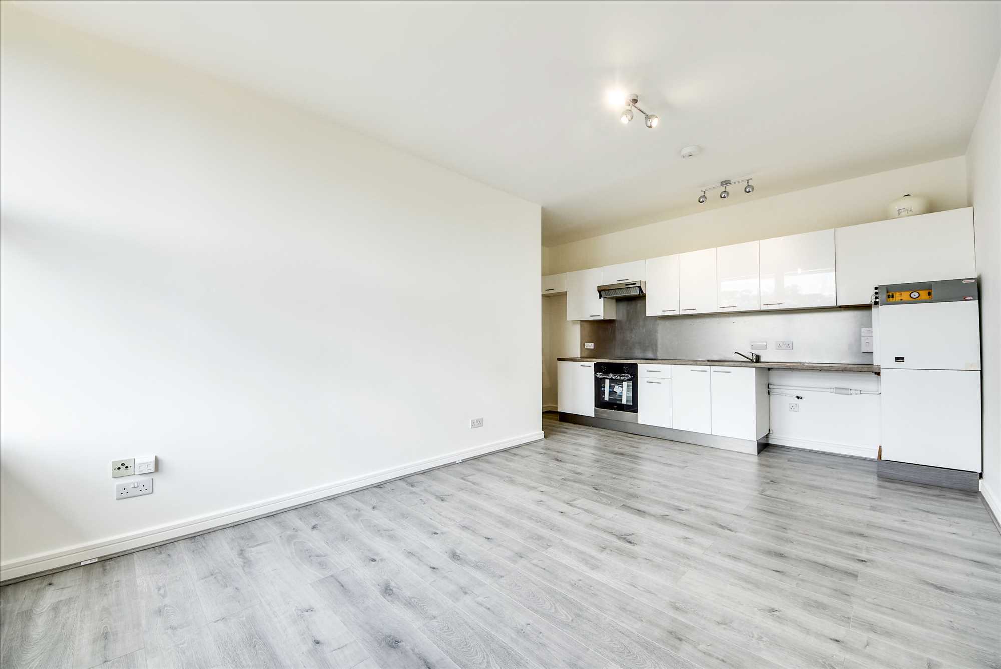 Avon House, Tithe Barn Road, Wellingborough, NN8 1GD - Picture 3