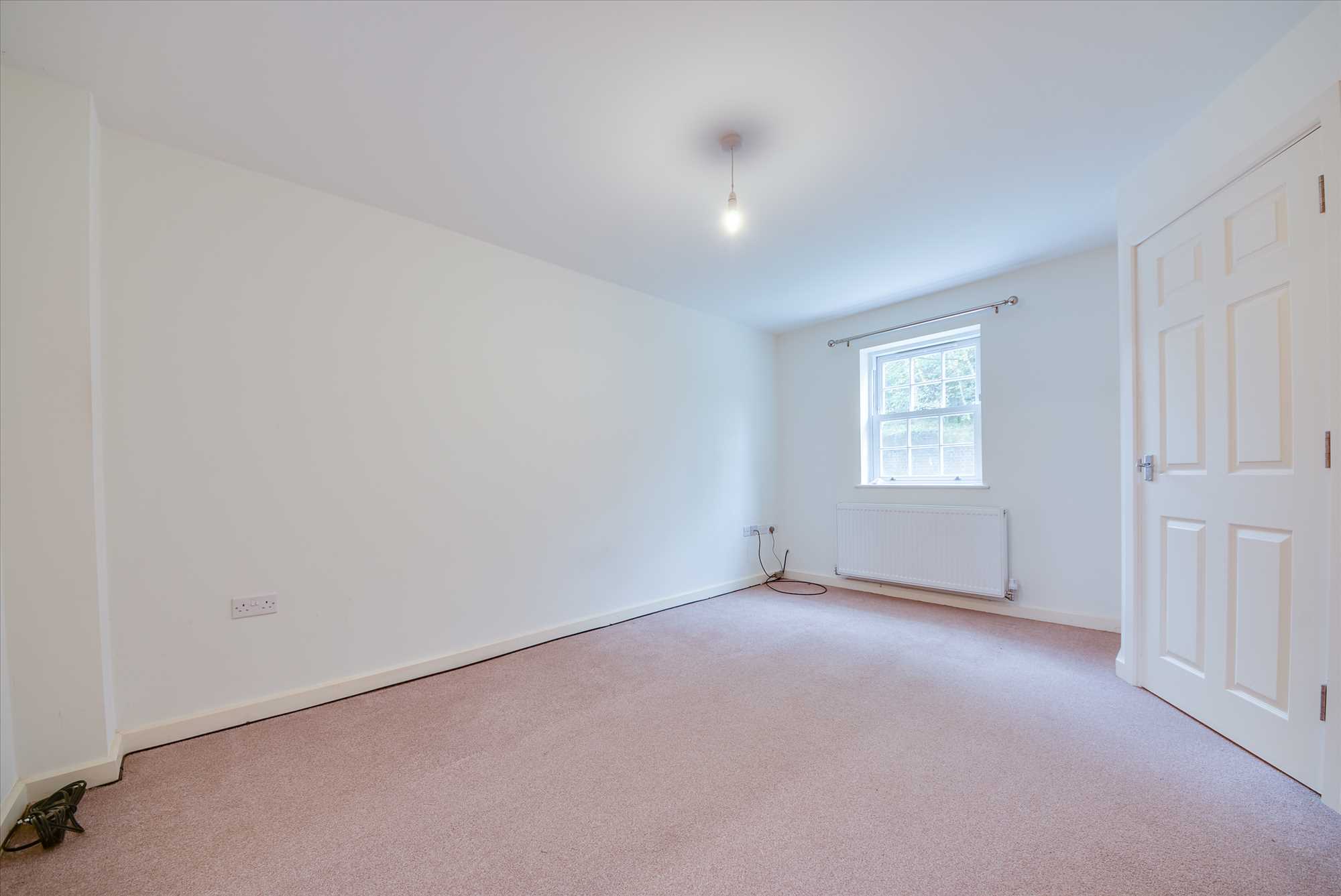 Irthlingborough Road, Wellingborough, NN8 1NW - Picture 2