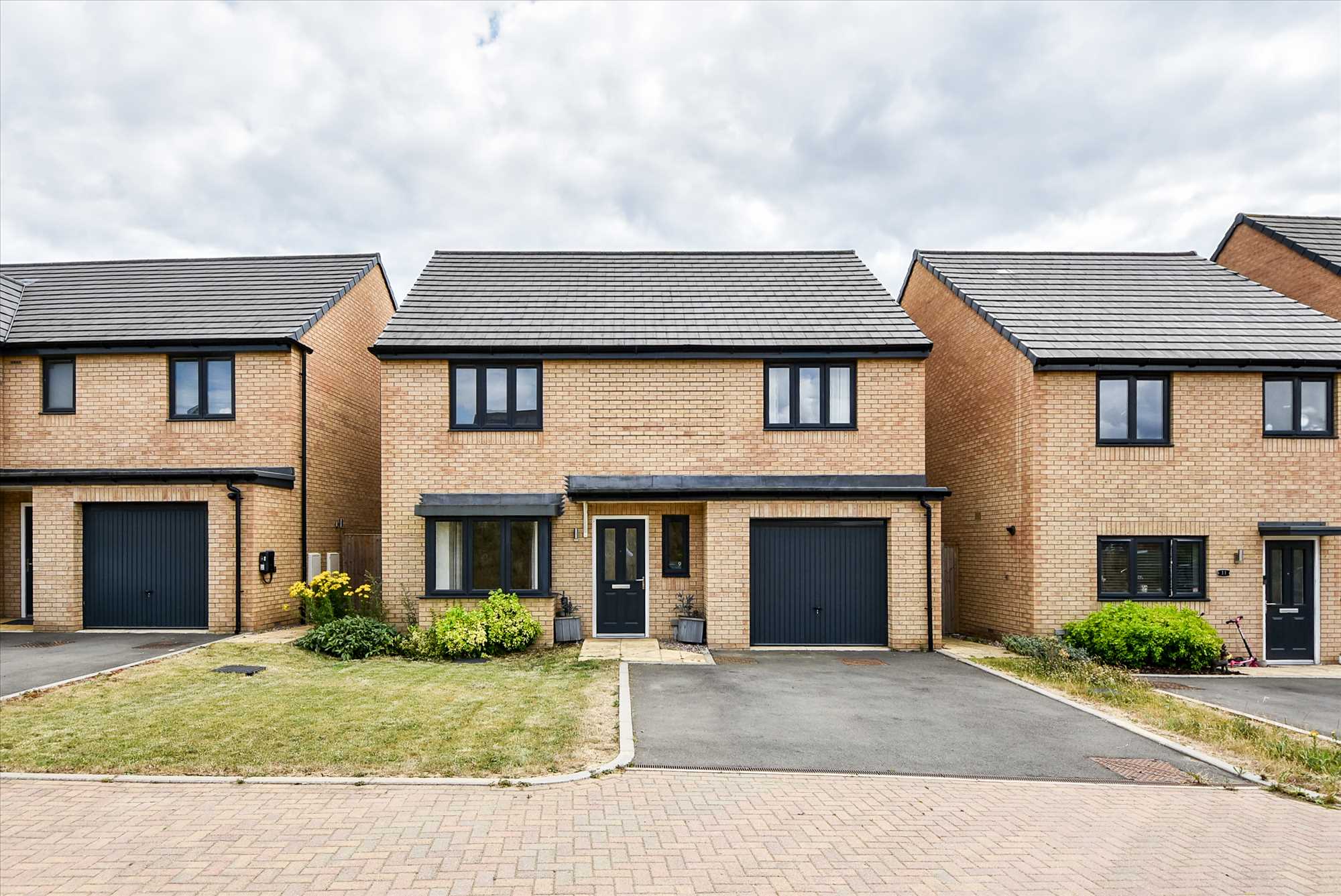 Gedrite Close, Glenvale Park, Wellingborough, NN8 4DQ - Picture 1